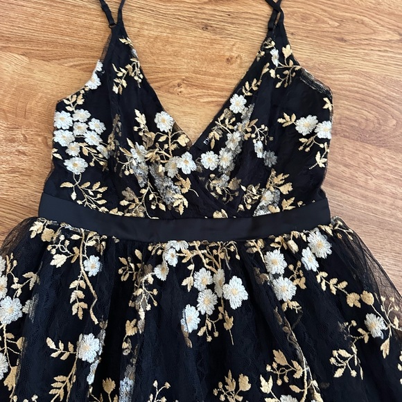 EXPRESS Black Floral Mini Dress Size 0 Tulle - Picture 13 of 15